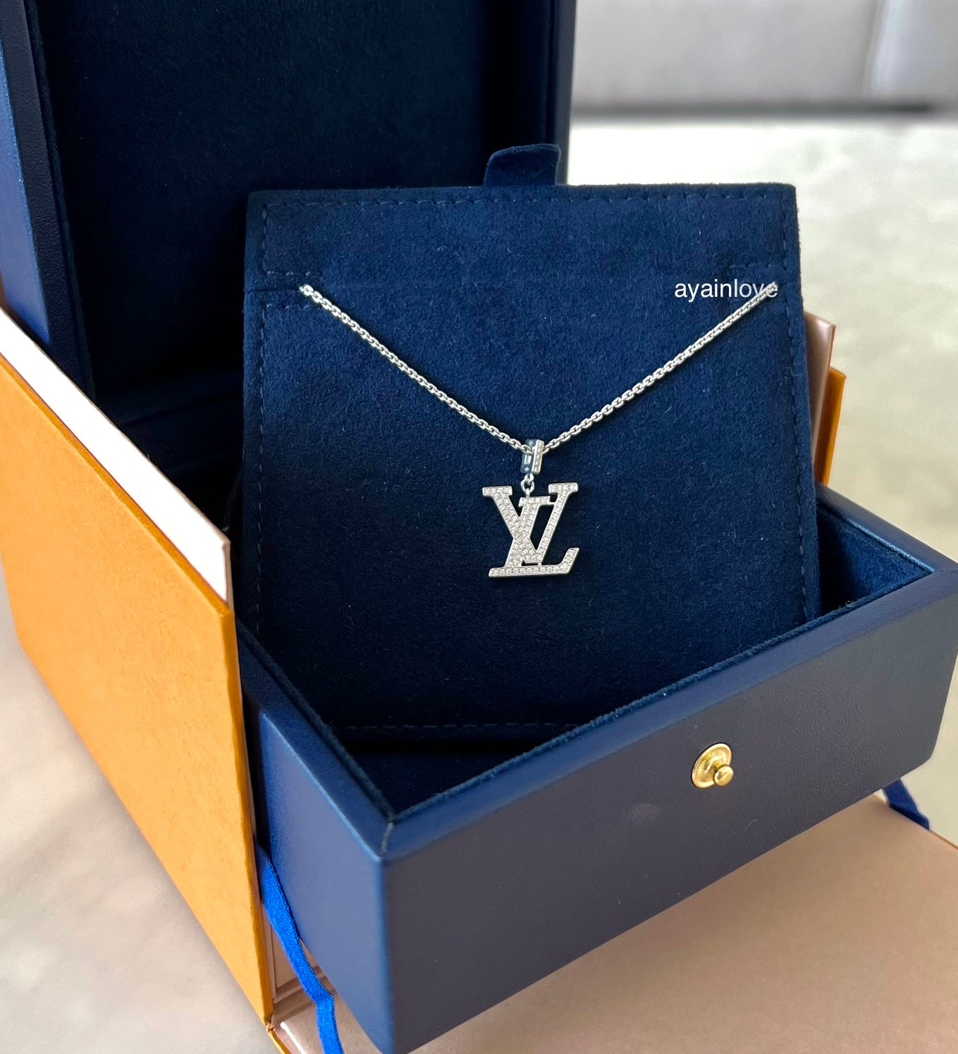 Louis Vuitton 18k White Gold and Diamond Idylle Blossom LV Pendant