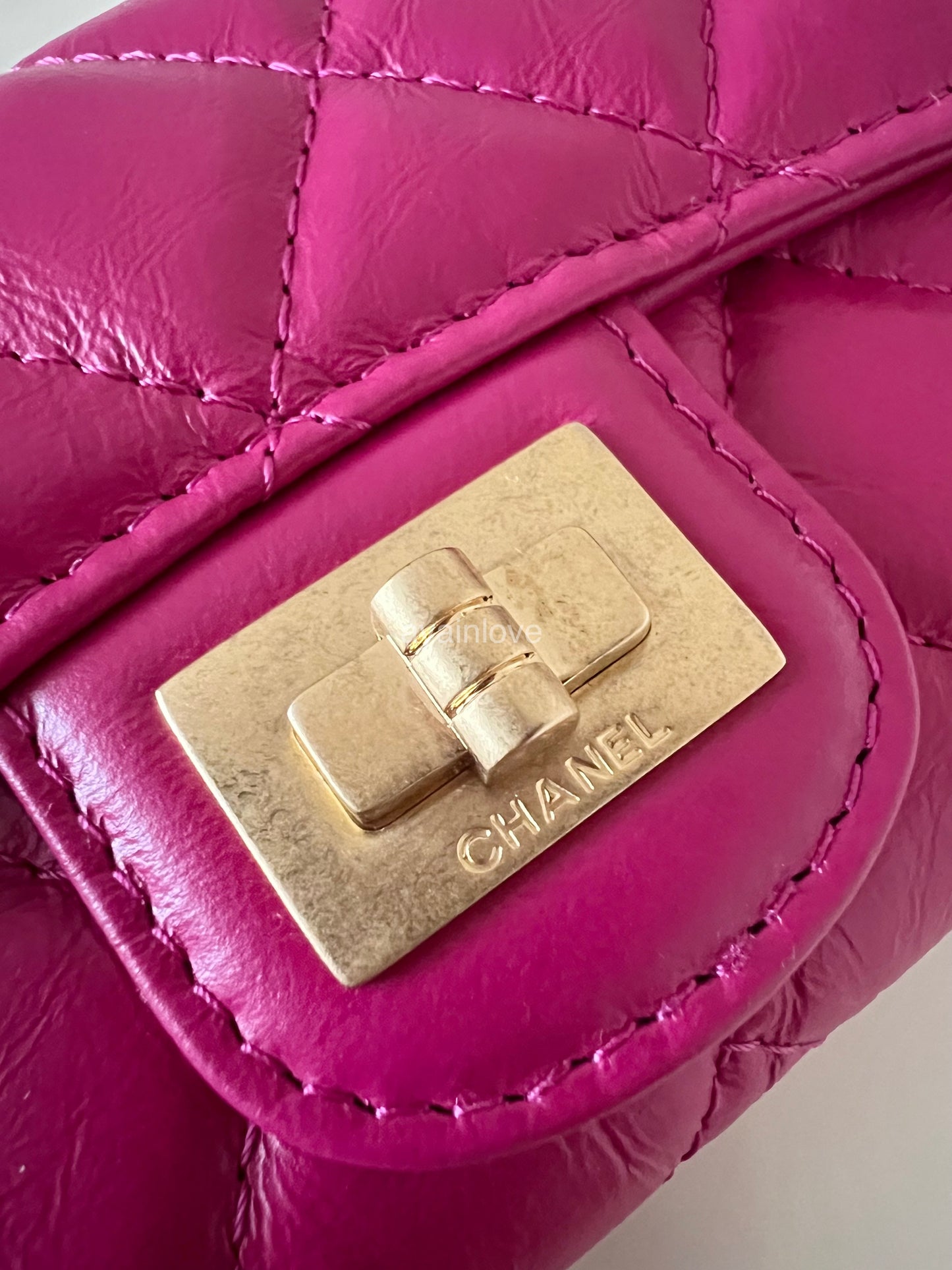 CHANEL 22A Dark Pink Fuchsia Calfskin Reissue Snap Card Holder Brushed Gold Hardware