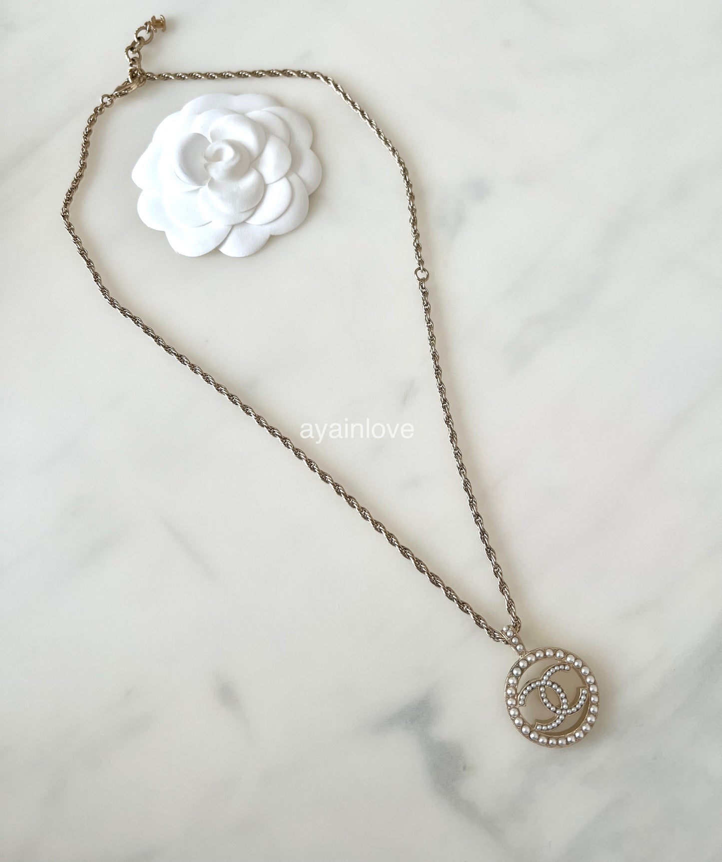 CHANEL 17A Round Pearl CC Adjustable Necklace Light Gold Hardware