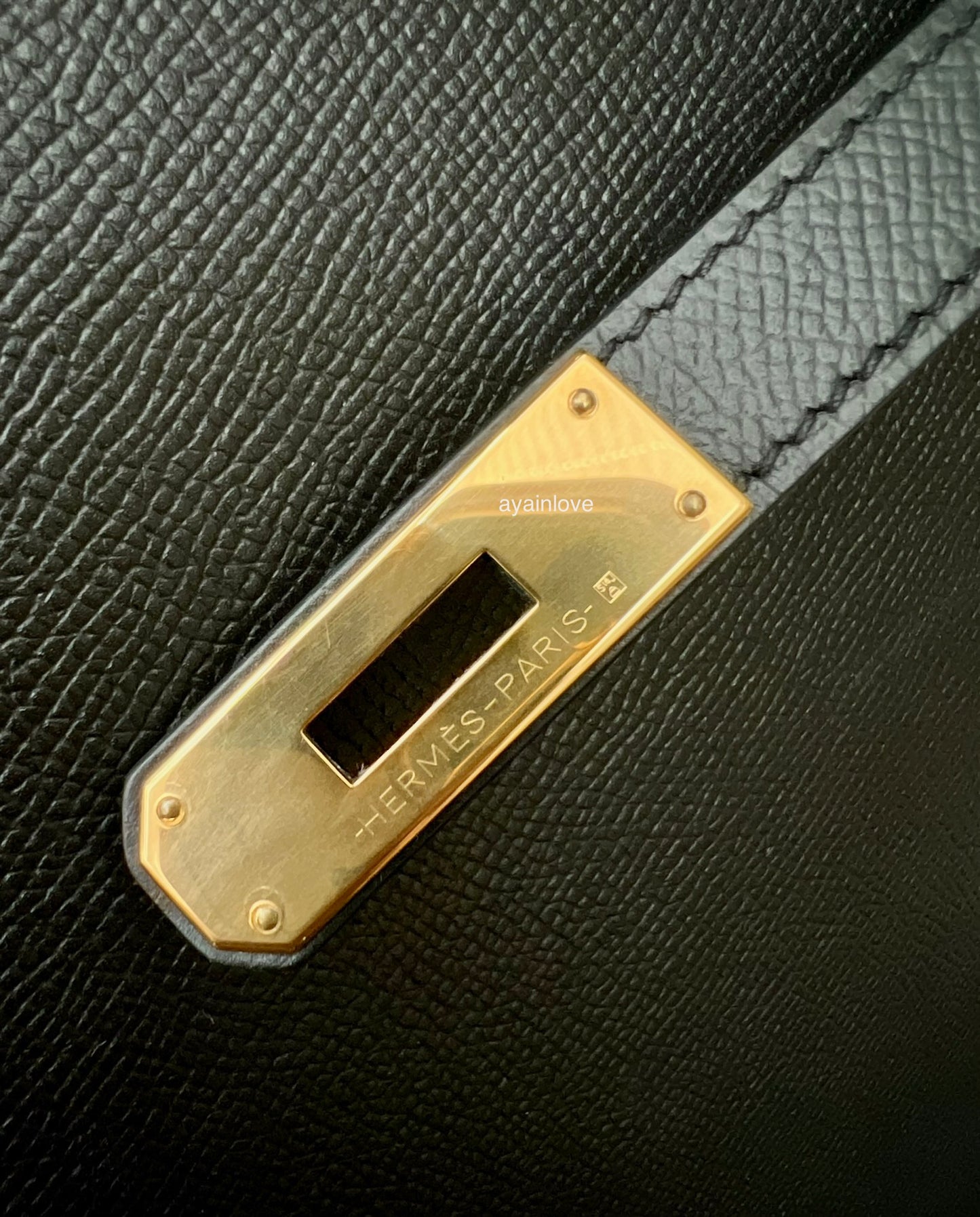 HERMES Kelly 32 Noir Black Epsom Sellier Gold Hardware X Stamp