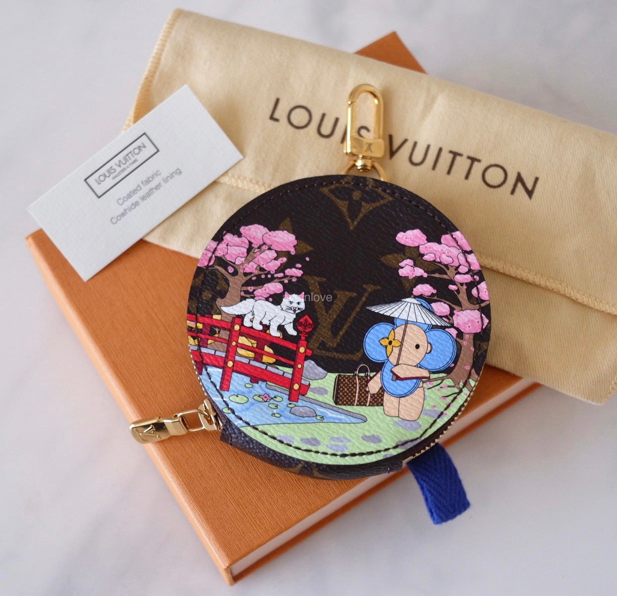 LV LOUIS VUITTON Animation Holiday 2021 Japan Vivienne Round Coin Purse Monogram Gold Hardware