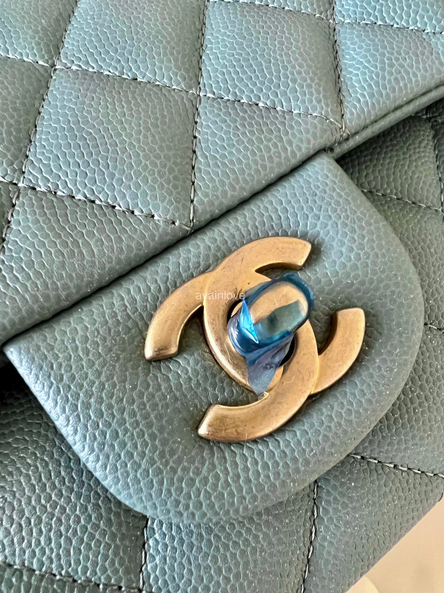 CHANEL 18C Iridescent Tiffany Blue Caviar Medium/Large Classic Flap Brushed Gold Hardware