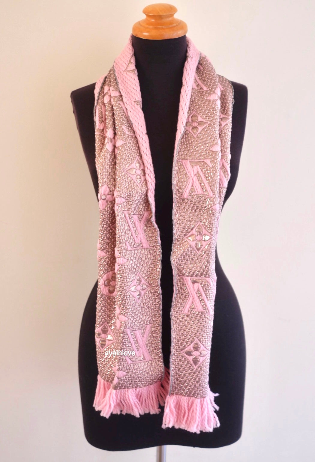 LOUIS VUITTON LV Shine Pink Gold Echarpe Logomania M70466 Wool Shawl Scarf