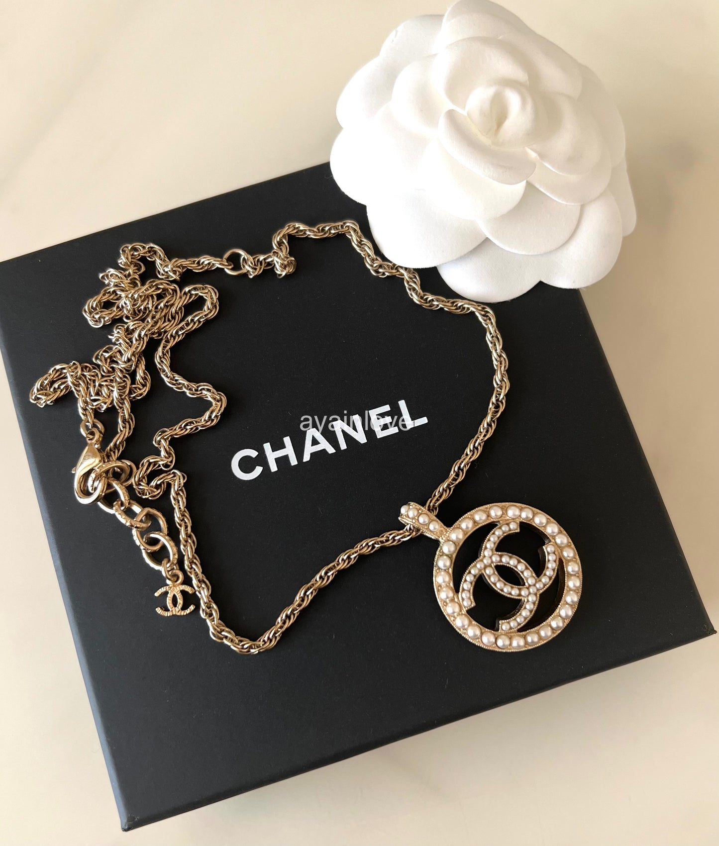 CHANEL 17A Round Pearl CC Adjustable Necklace Light Gold Hardware