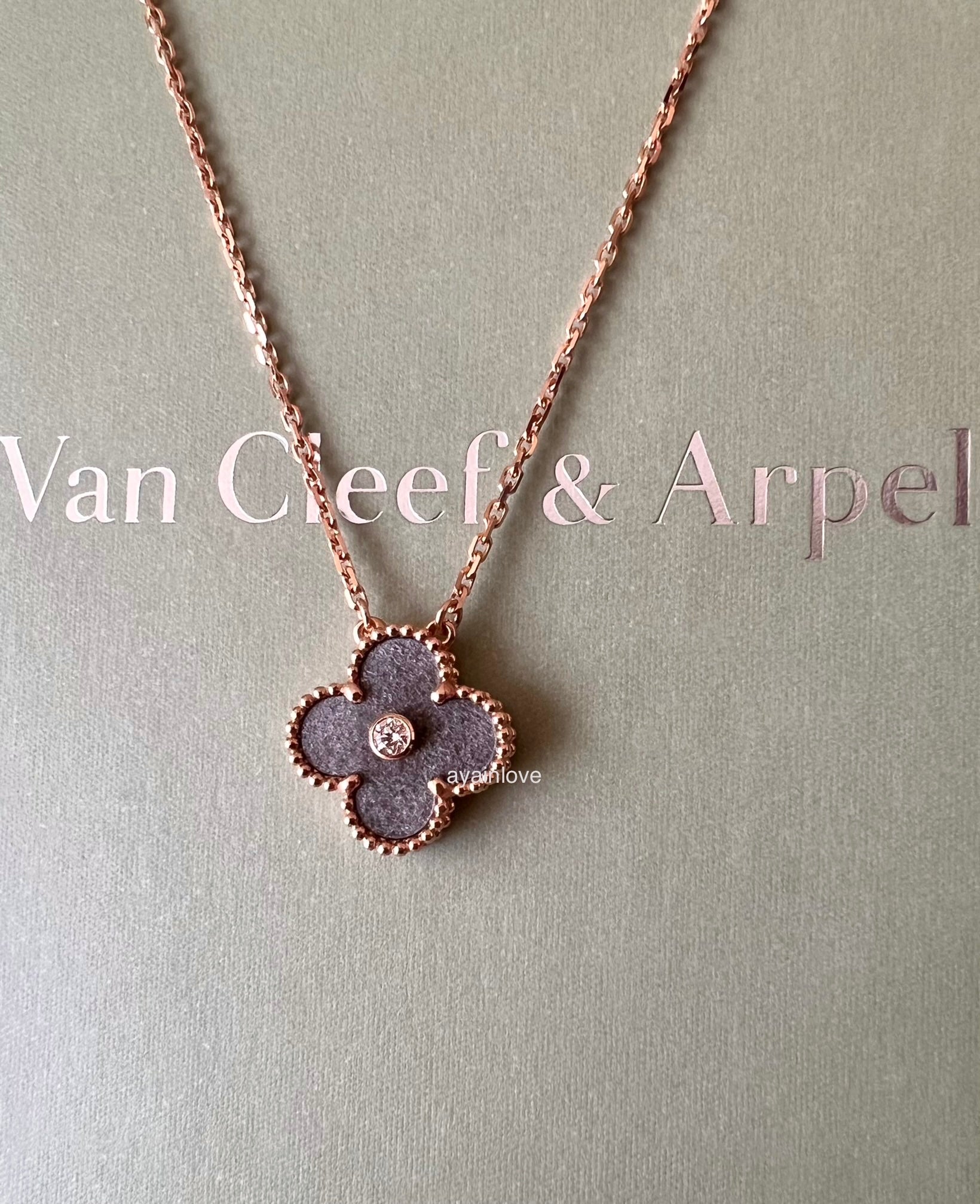 Van cleef necklace limited shop edition