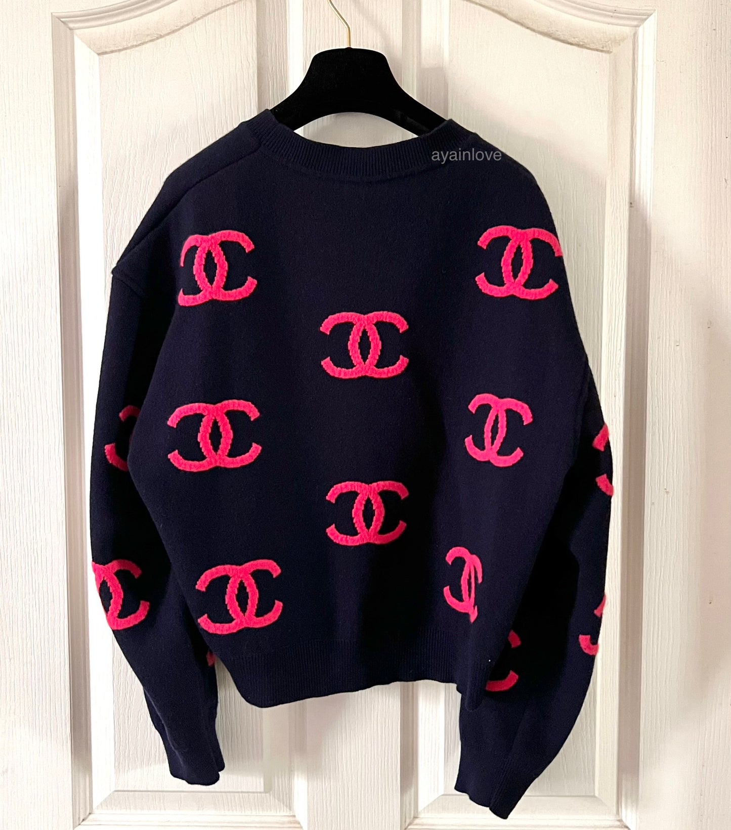 CHANEL 21P Cashmere Navy Blue Pink CC Logo Sweater Pullover Knitwear Size 42FR