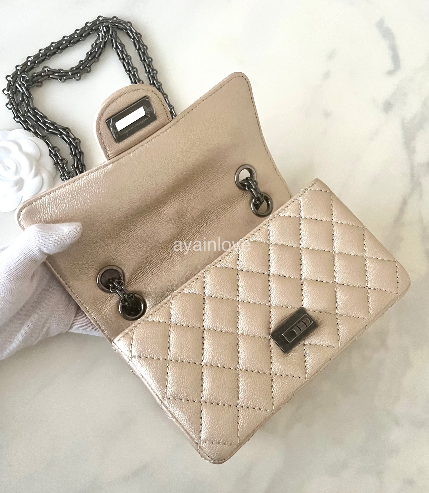 CHANEL 19K Iridescent Light Beige Sheepskin 2.55 Reissue 224 Mini Flap Bag Ruthenium Hardware