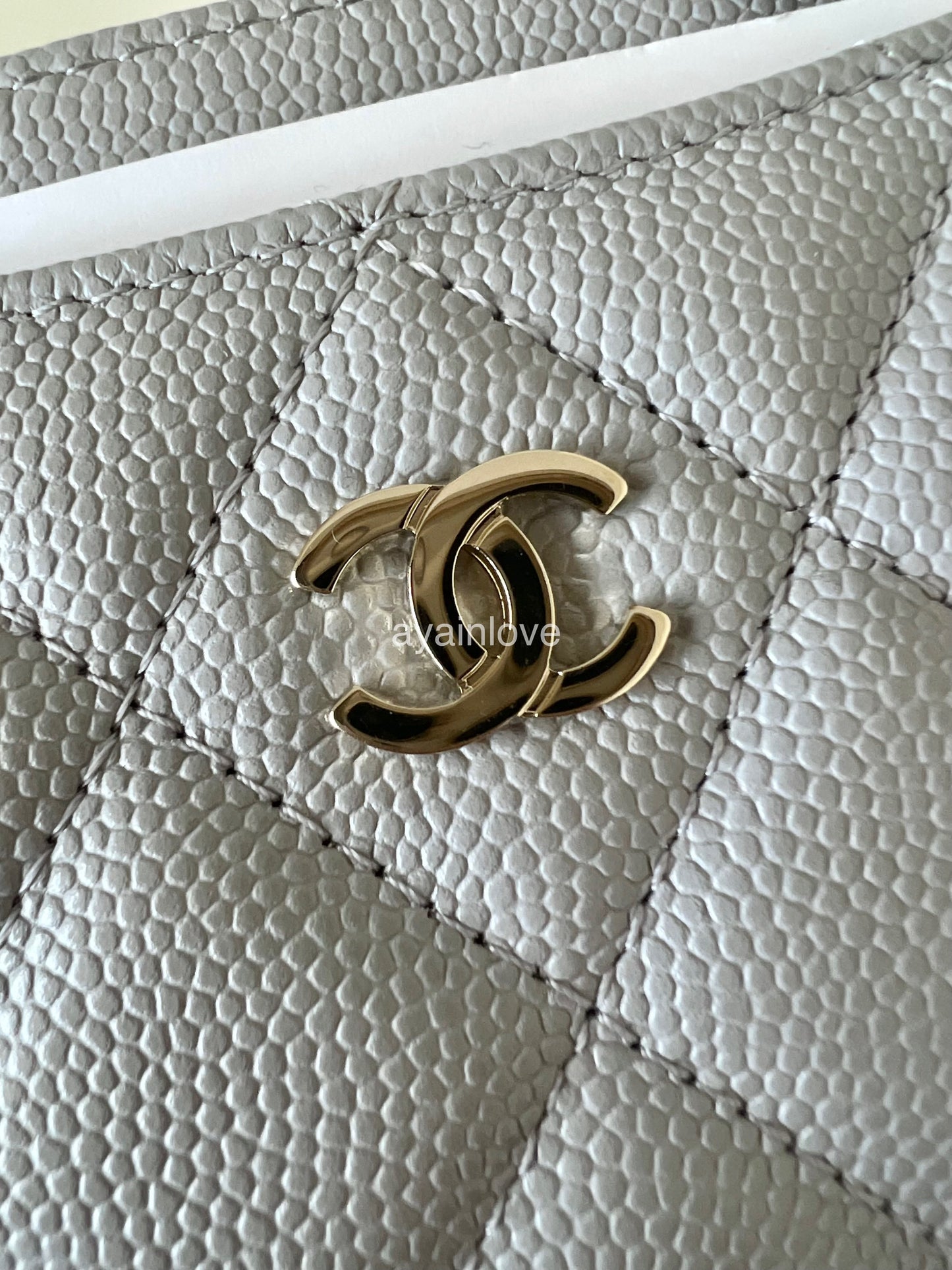 CHANEL 21A Dove Grey Caviar Flat Card Holder Light Gold Hardware