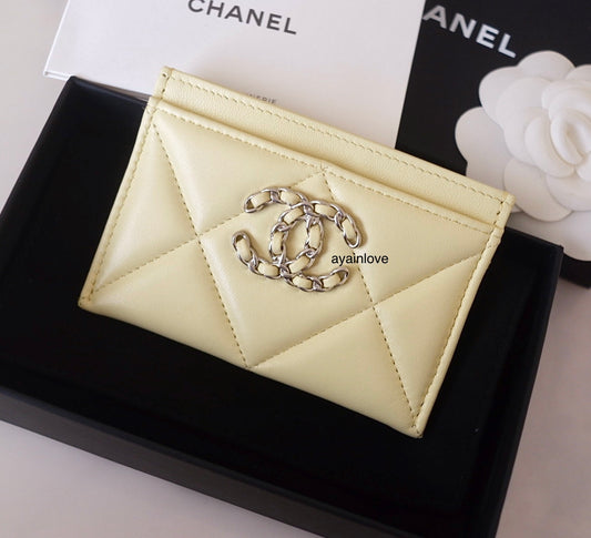 CHANEL 23S Light Yellow Lamb Skin 19 Flat Card Holder Silver Hardware