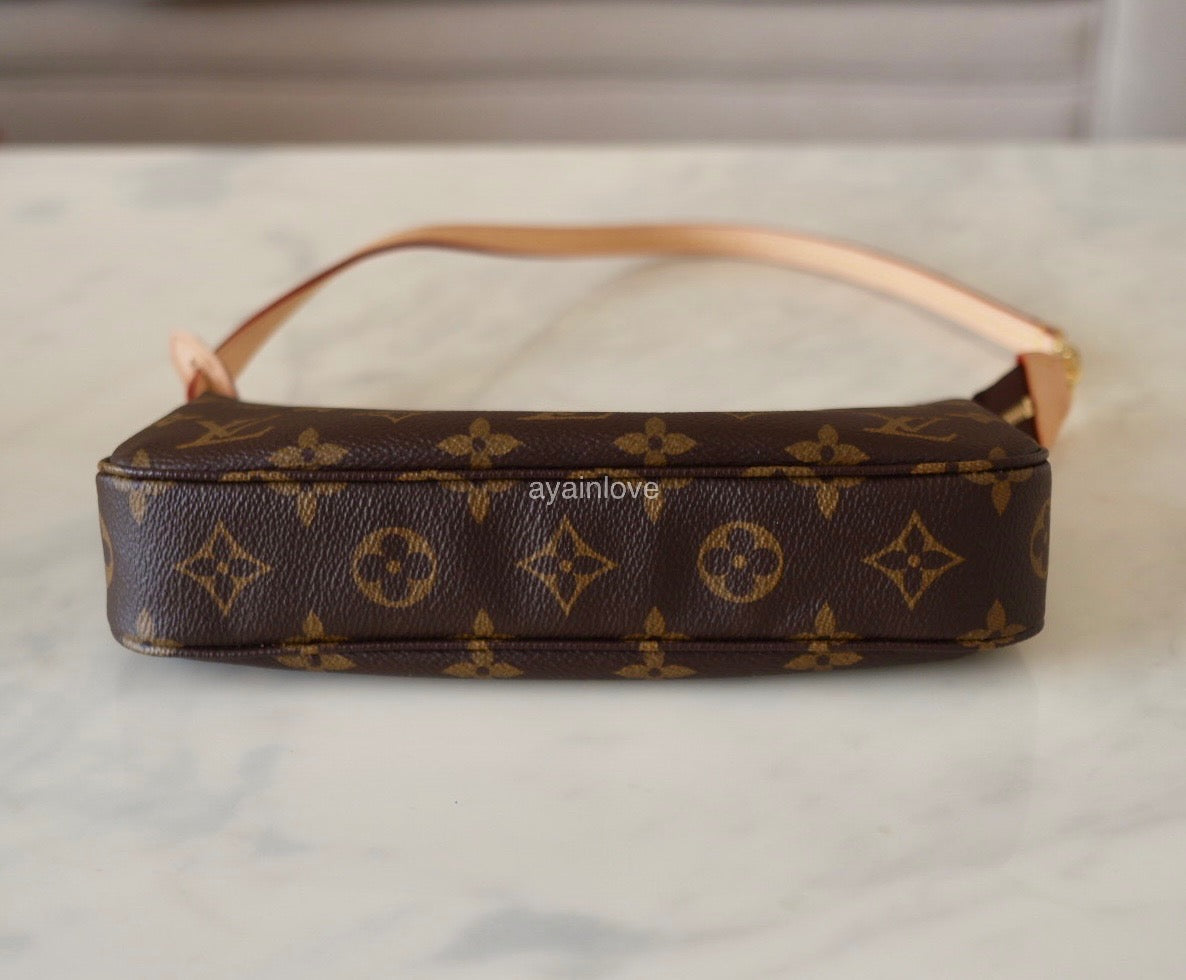 LOUIS VUITTON LV Pochette Accessoires *Old Version* Monogram Canvas Bag