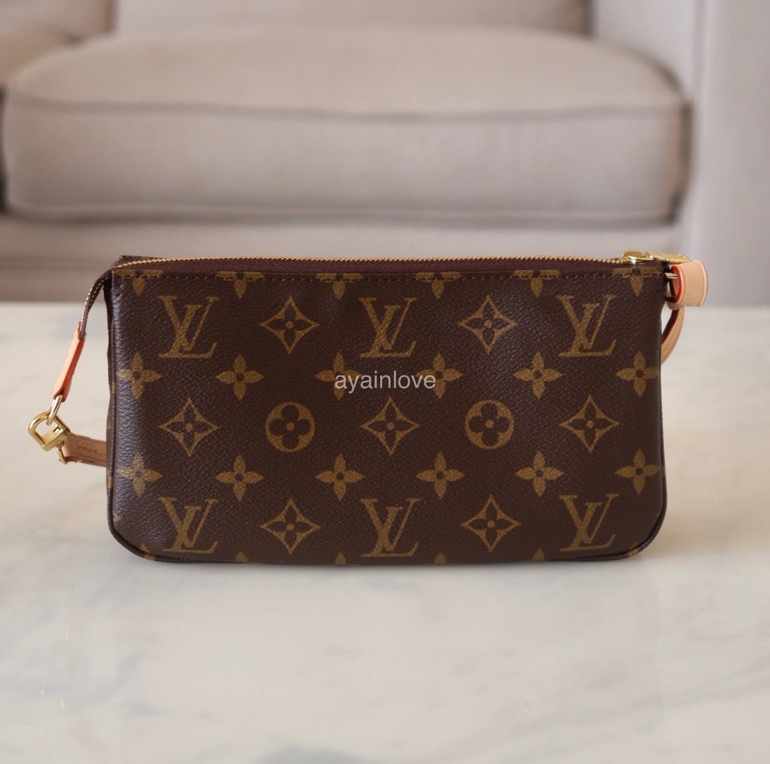 LOUIS VUITTON LV Pochette Accessoires *Old Version* Monogram Canvas Bag