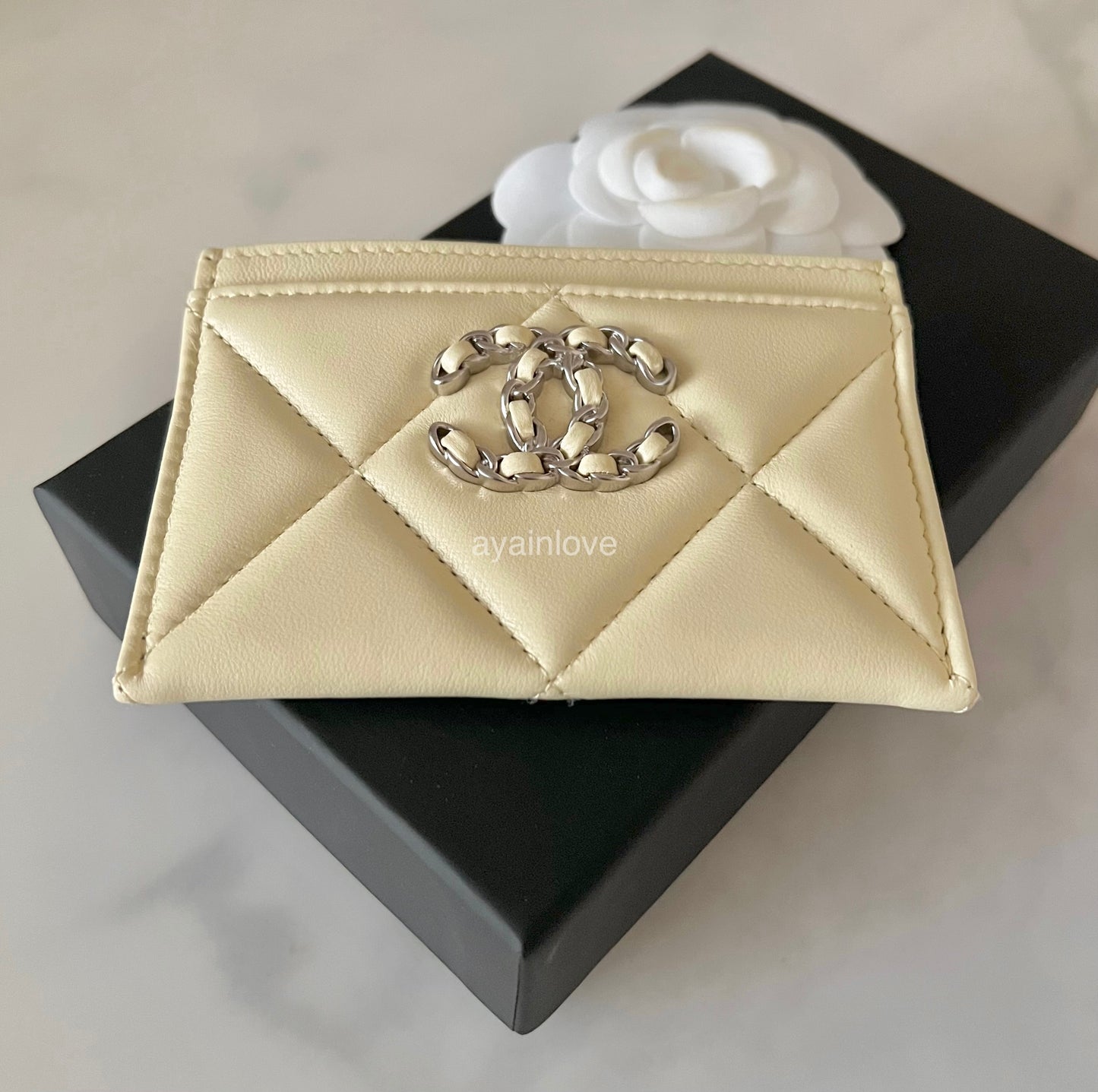 CHANEL 23S Light Yellow Lamb Skin 19 Flat Card Holder Silver Hardware