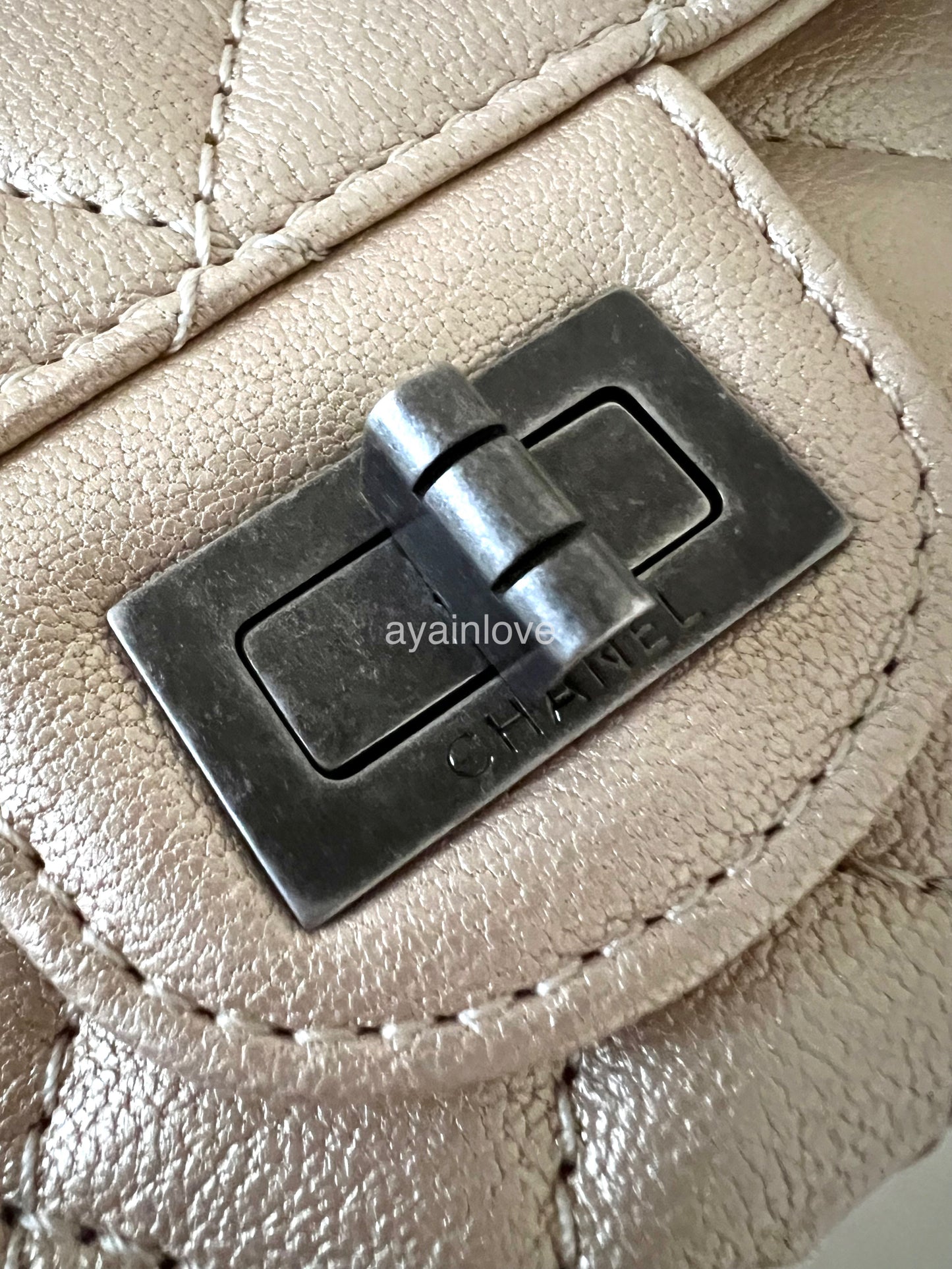 CHANEL 19K Iridescent Light Beige Sheepskin 2.55 Reissue 224 Mini Flap Bag Ruthenium Hardware