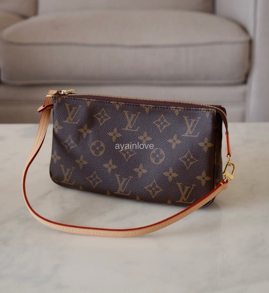 LOUIS VUITTON LV Pochette Accessoires *Old Version* Monogram Canvas Bag