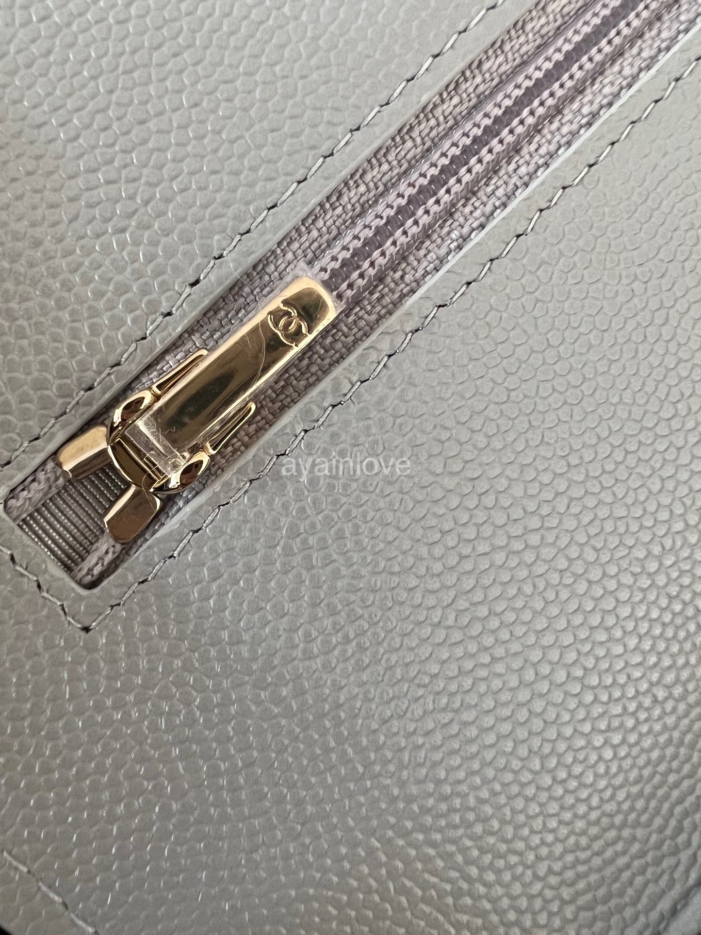 CHANEL 21A Grey Caviar Classic Wallet On Chain Light Gold Hardware