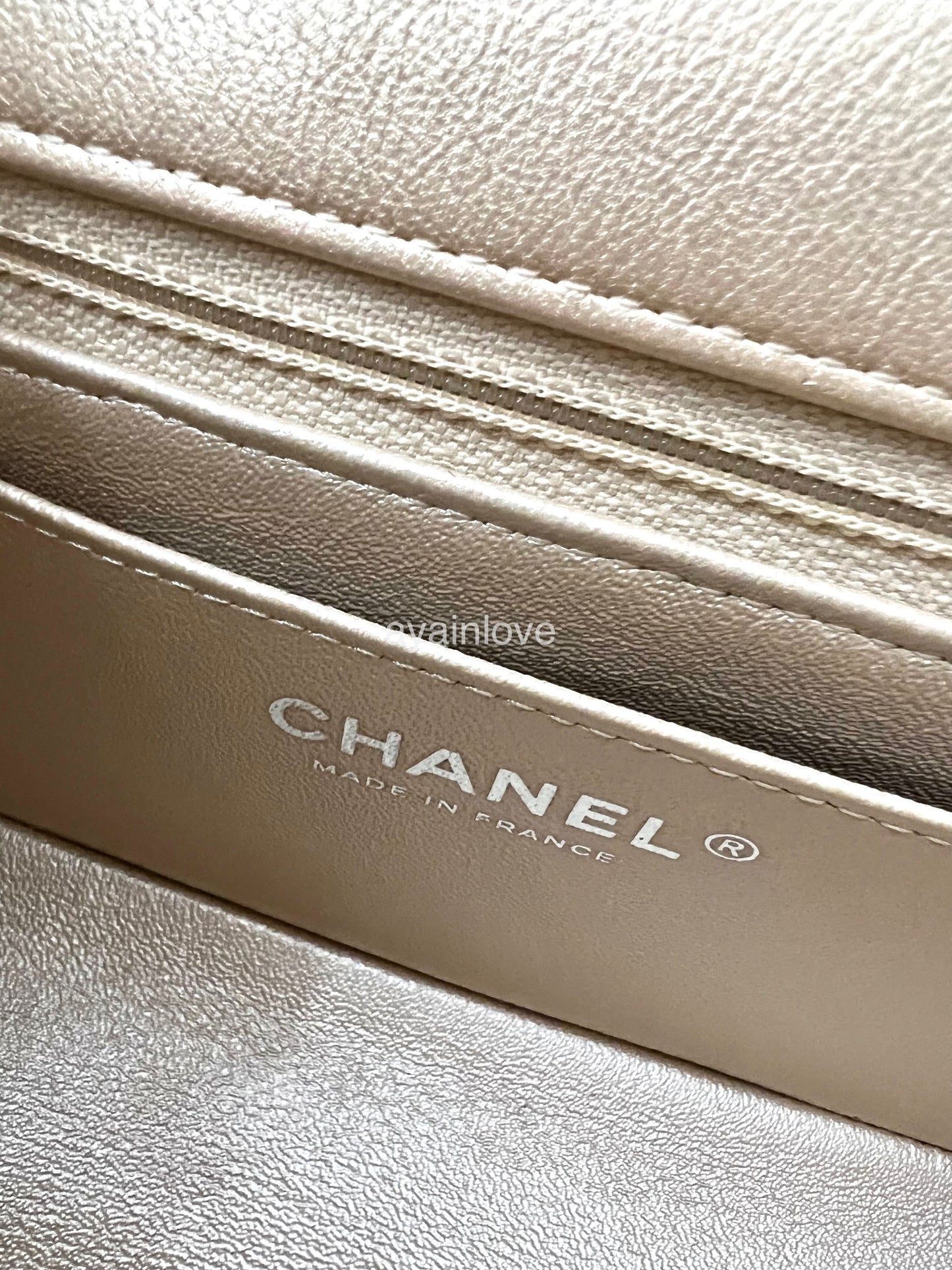 CHANEL 19K Iridescent Light Beige Sheepskin 2.55 Reissue 224 Mini Flap Bag Ruthenium Hardware