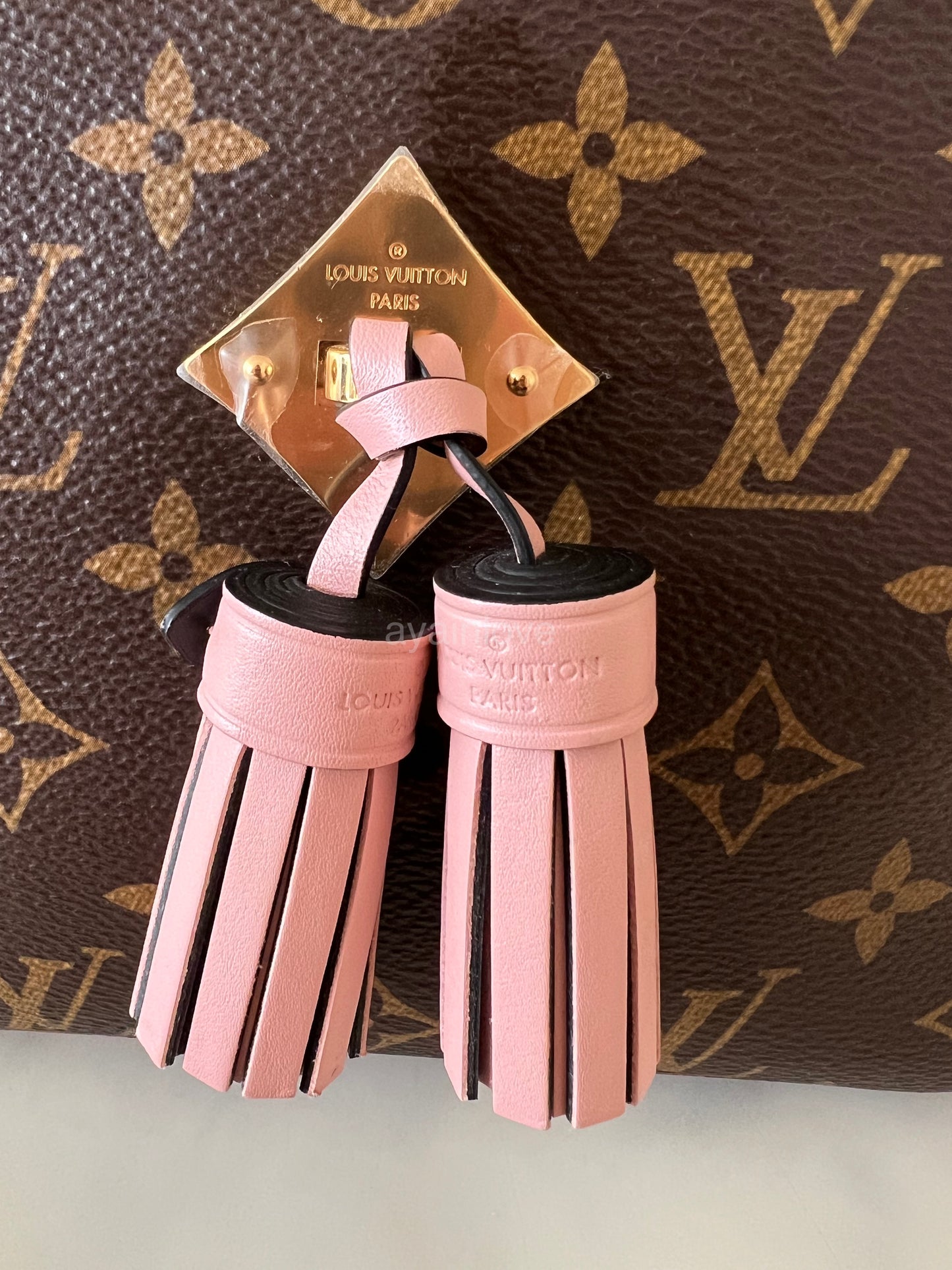 LOUIS VUITTON Saitonge Monogram Pink Rose Poudre Calf Skin Leather Gold Hardware