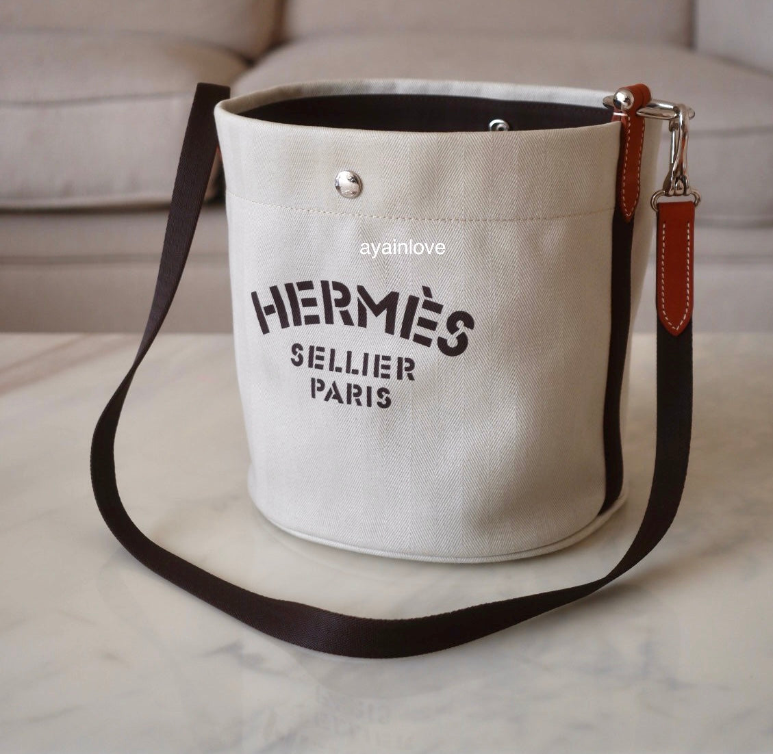 HERMES Sac de Pansage Toile Chevron Craie Gold Bucket Grooming Bag Palladium Hardware