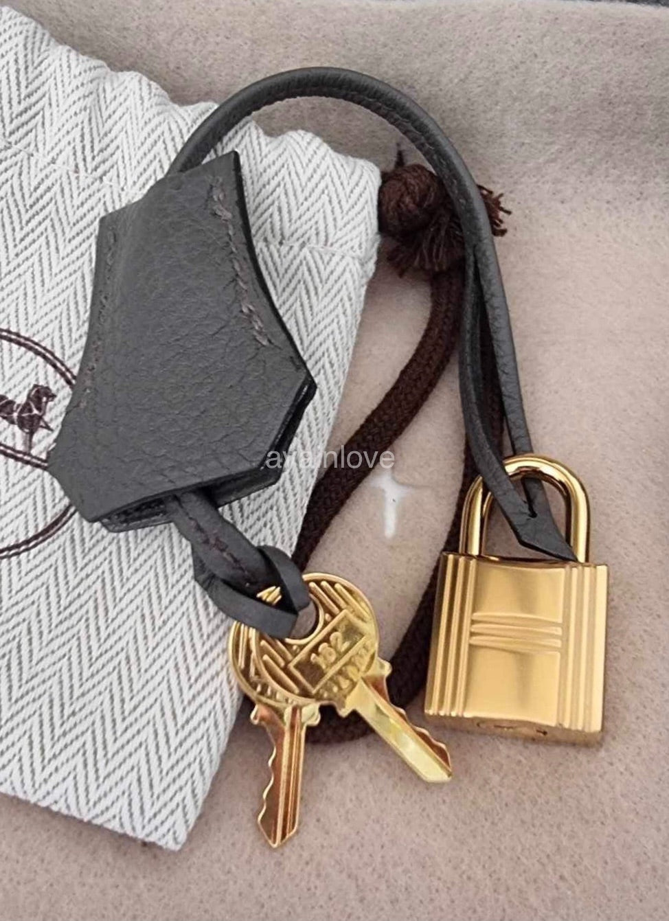 Hermes bag lock online and key