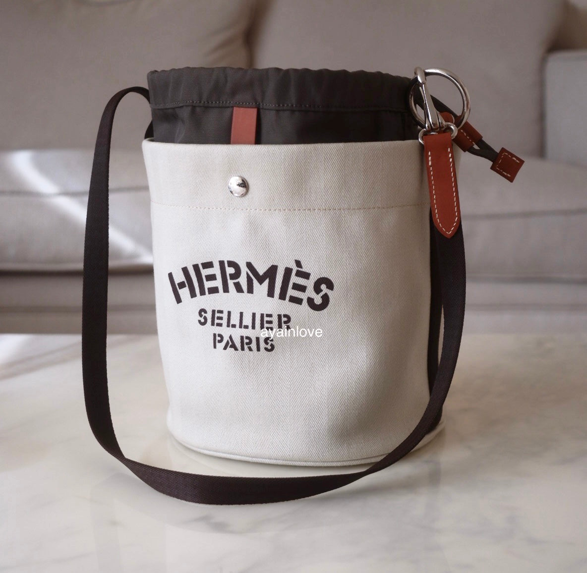 HERMES Sac de Pansage Toile Chevron Craie Gold Bucket Grooming Bag Palladium Hardware