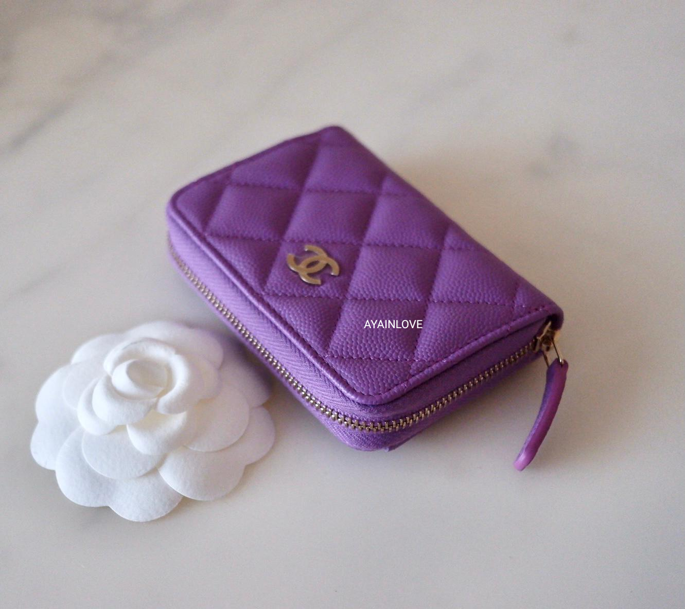 22S PURPLE CAVIAR ZIPPY CARD HOLDER LIGHT GOLD HARDWARE