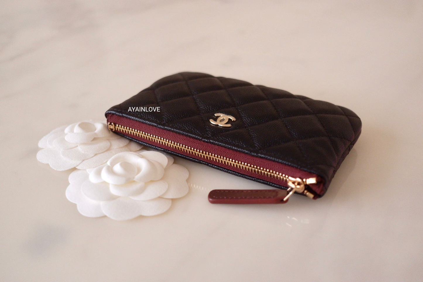 CLASSIC BLACK CAVIAR MINI O CASE GOLD HARDWARE BURGUNDY LINING