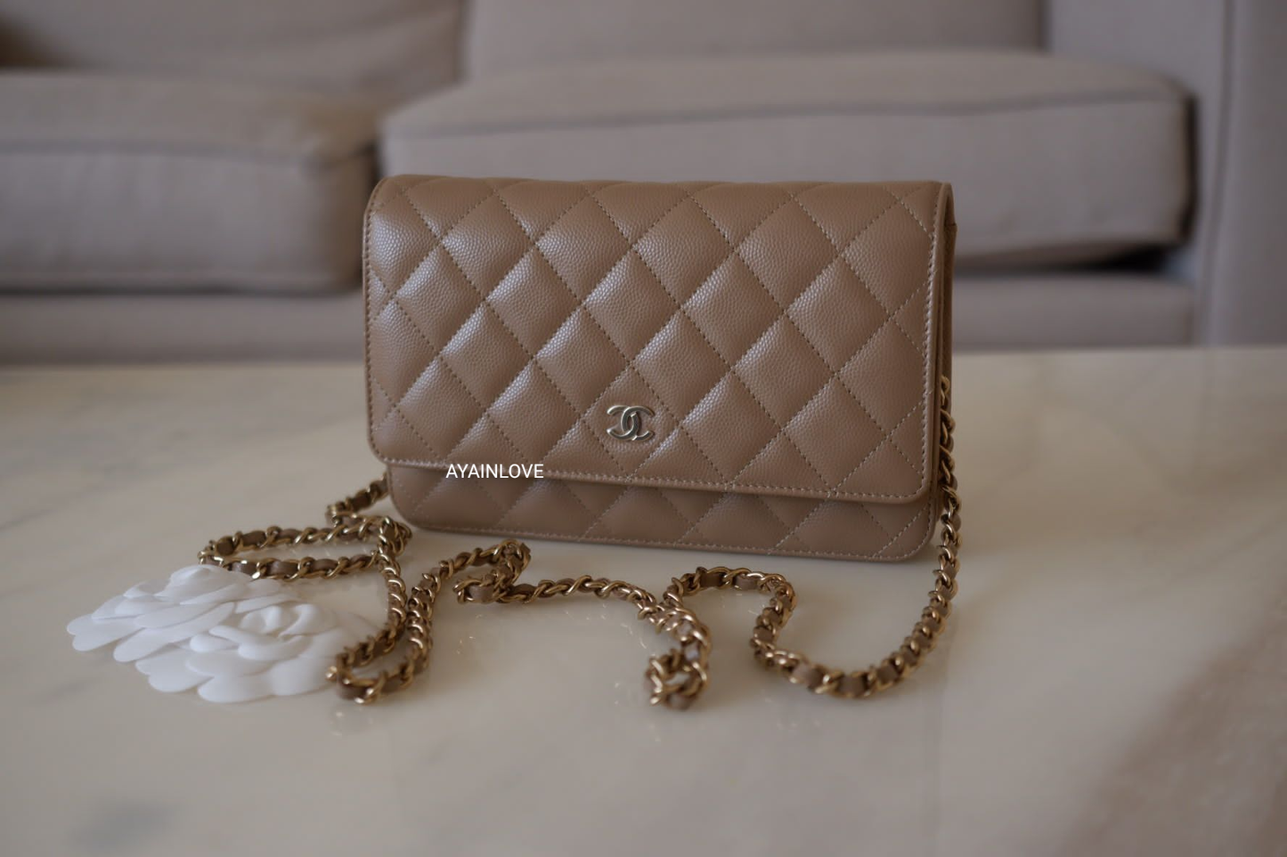 22A DARK BEIGE CAVIAR CLASSIC WALLET ON CHAIN LIGHT GOLD HARDWARE