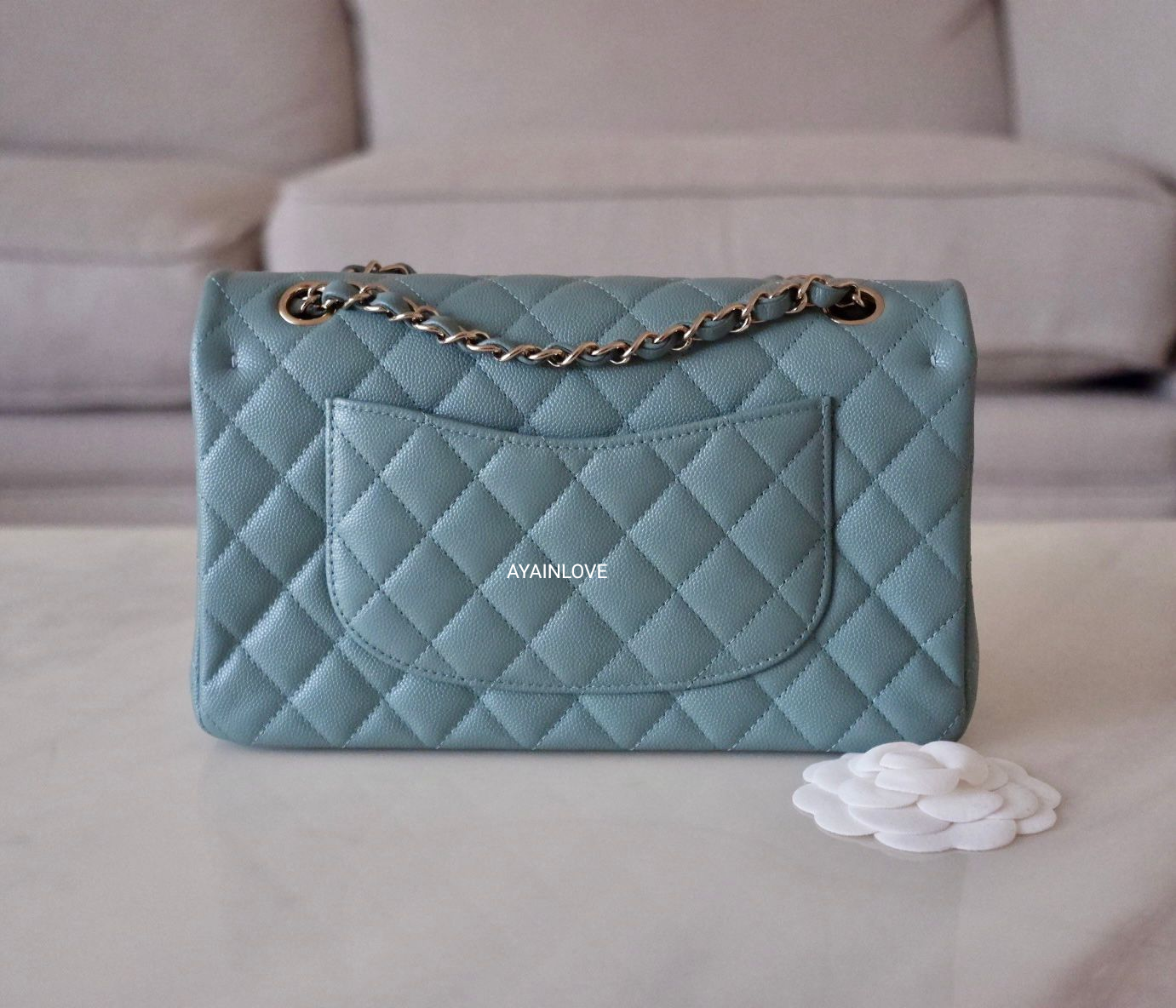 CHANEL 22C Green Caviar Medium/Large Classic Flap Light Gold Hardware