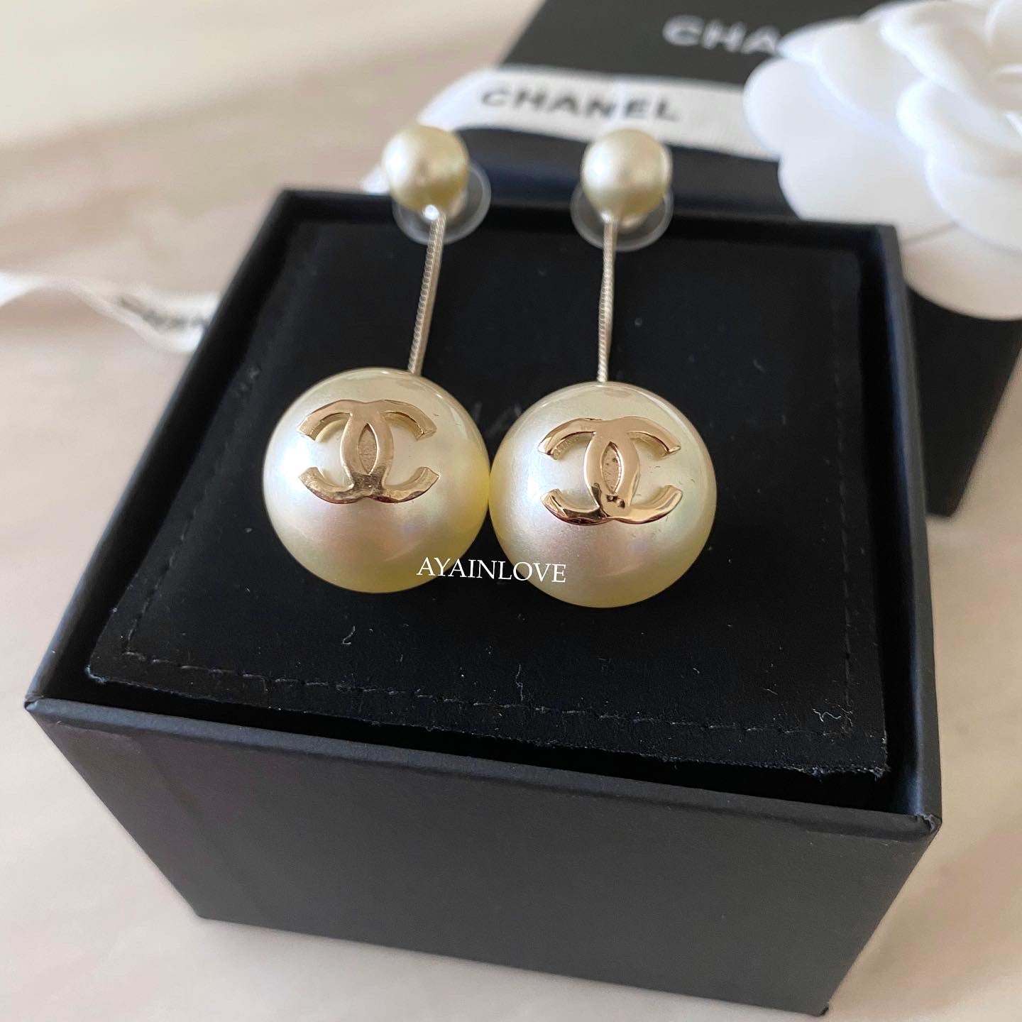 CLASSIC PEARL DROP STATEMENT EARRINGS LIGHT GOLD HARDWARE *NEW*