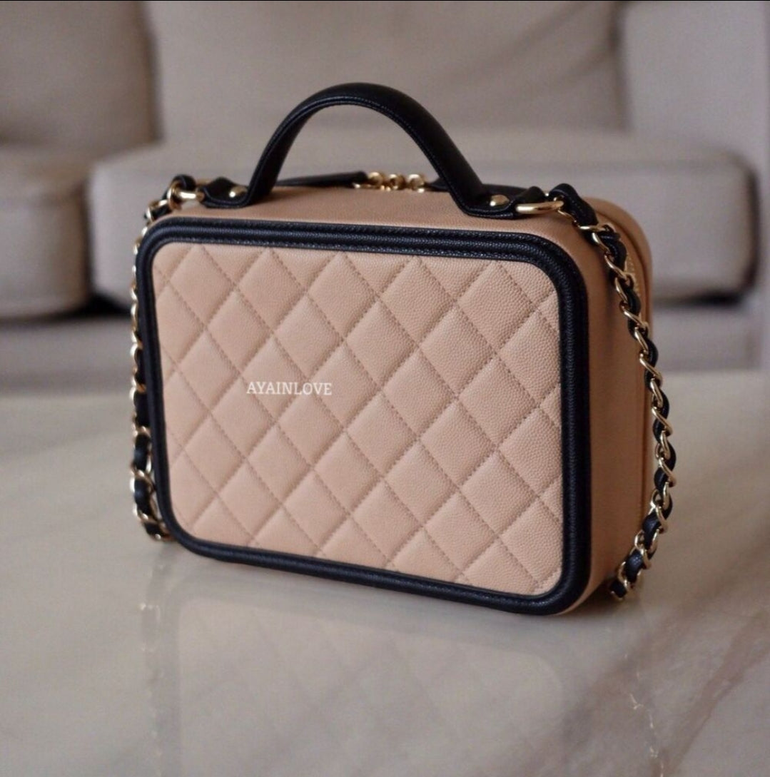 Chanel medium vanity online case