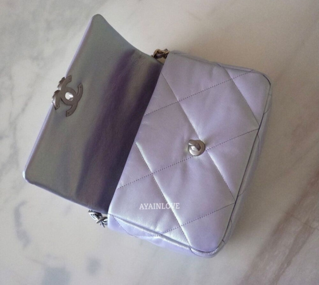 CHANEL 22P Iridescent Light Purple Lamb Skin 19 Small Flap Bag Mixed Hardware