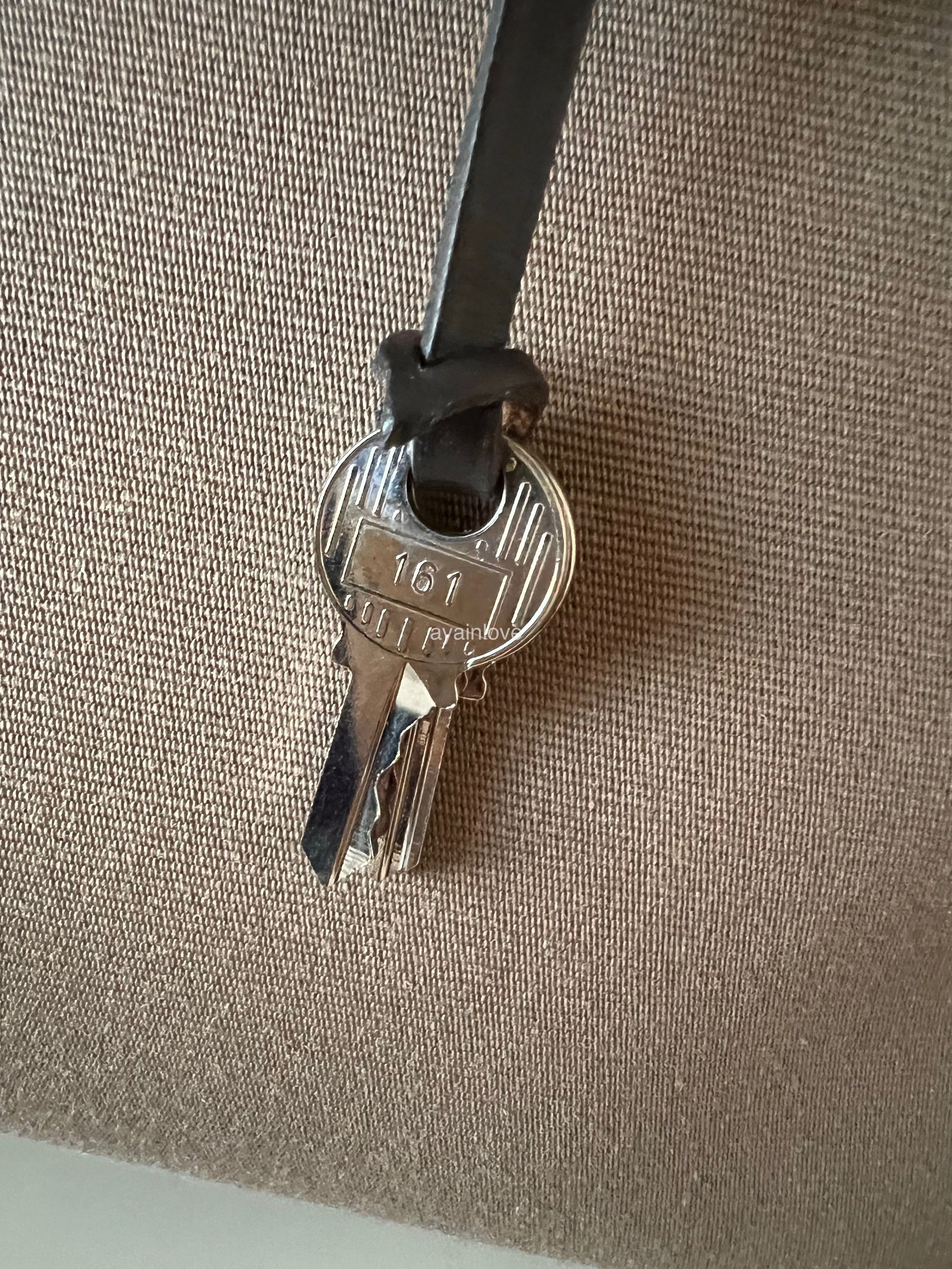 Is there a way I can unlock the lock without a key? : r/Louisvuitton
