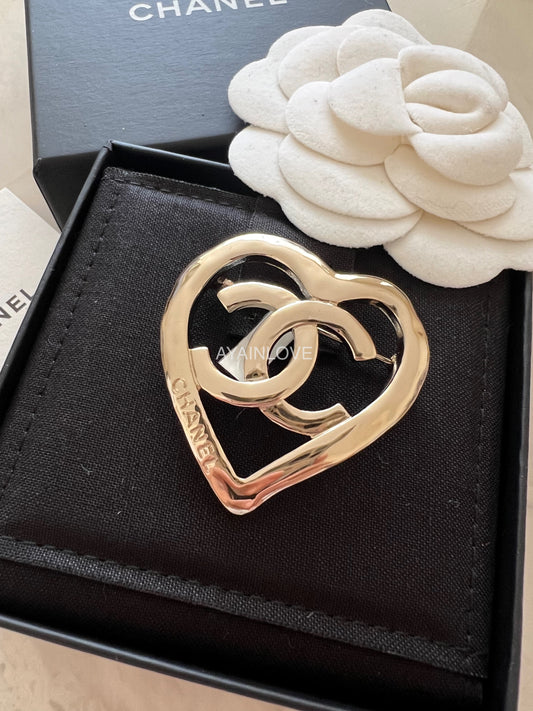 CHANEL 22P CC Heart Large Brooch Light Gold Hardware