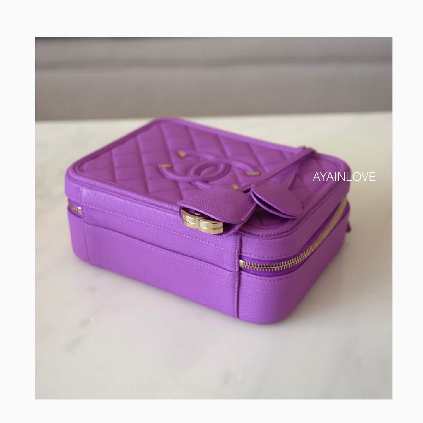 20C PURPLE CAVIAR MEDIUM FILIGREE VANITY CASE LIGHT GOLD HARDWARE *NEW*