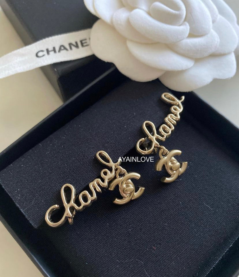 CHANEL 21P Script Dangling CC Turn-Lock Clip-On Earrings Matte Gold Hardware