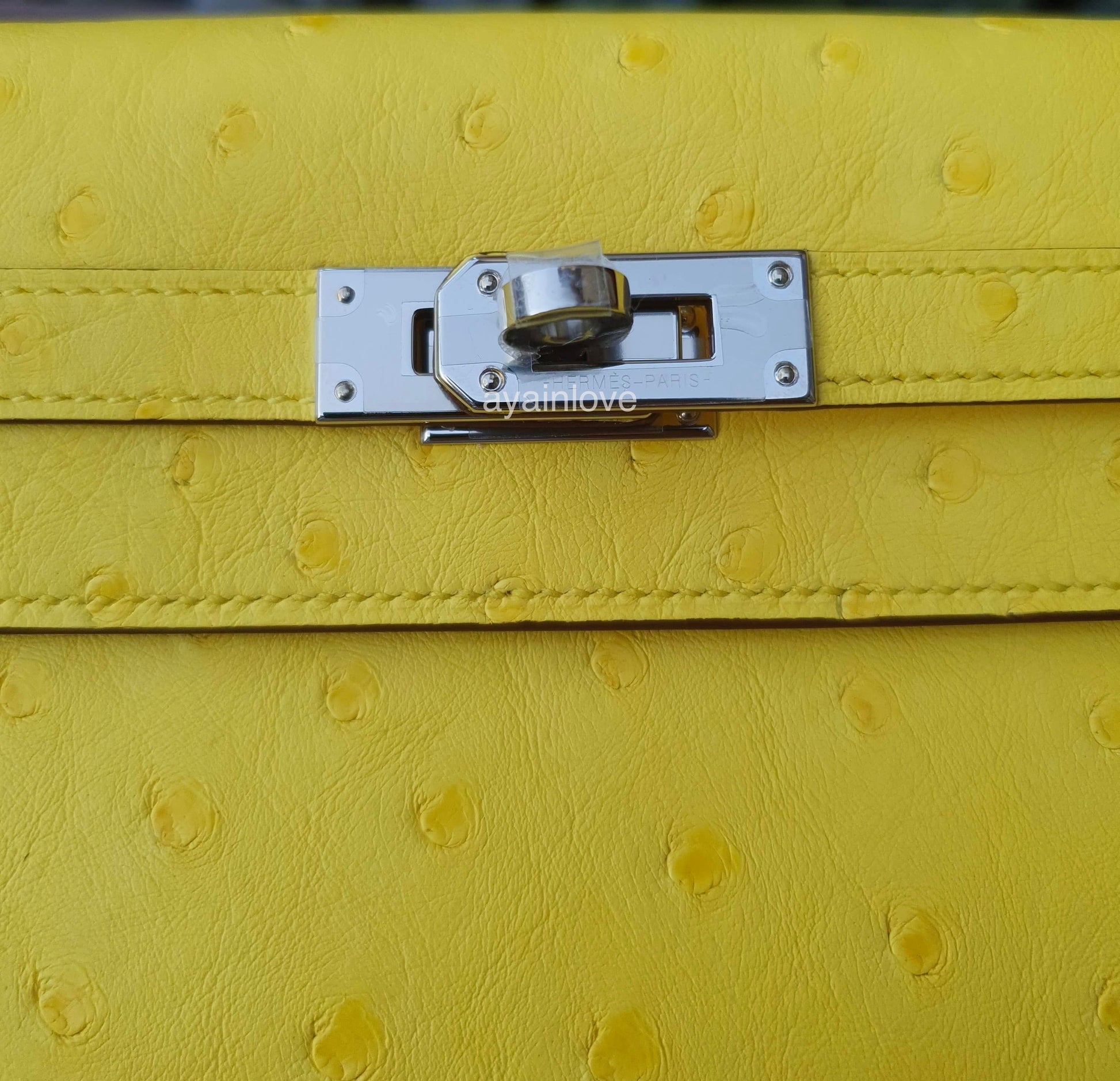 HERMES Kelly To Go 18 Clutch Ostrich Jaune Citron Paladium Hardware –  AYAINLOVE CURATED LUXURIES