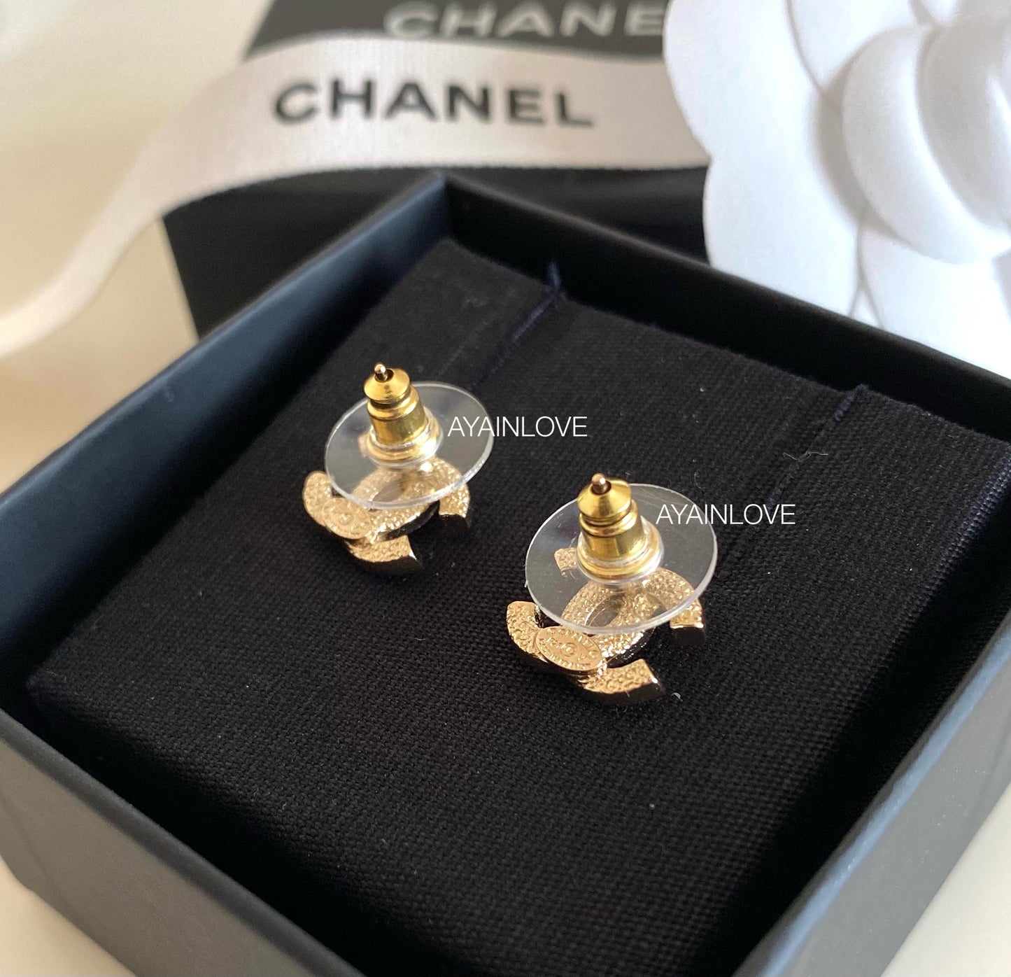 CLASSIC CC SMALL STUD CRYSTAL EARRINGS LIGHT GOLD HARDWARE *NEW*