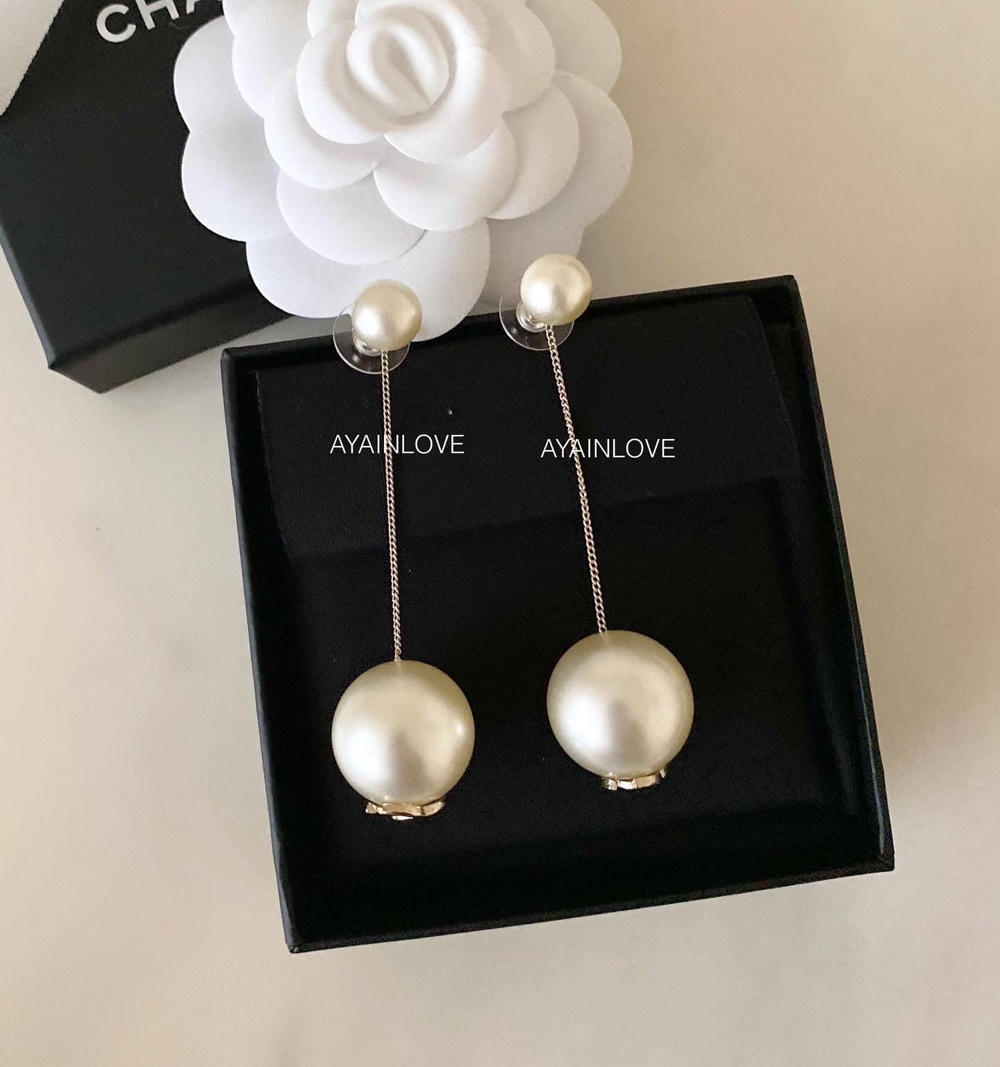 CLASSIC PEARL DROP STATEMENT EARRINGS LIGHT GOLD HARDWARE *NEW*