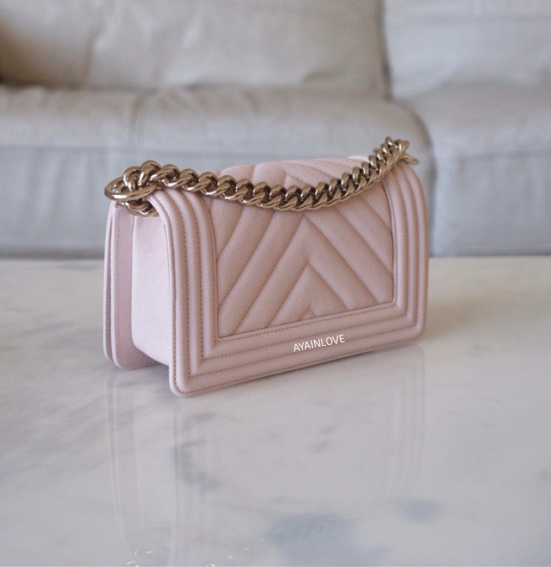 Chanel boy chevron online gold hardware